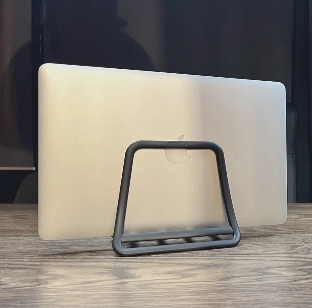 💻📐 Κάθετη Βάση Laptop & Tablet – Αναδιπλούμενη & Universal Dock 🎯