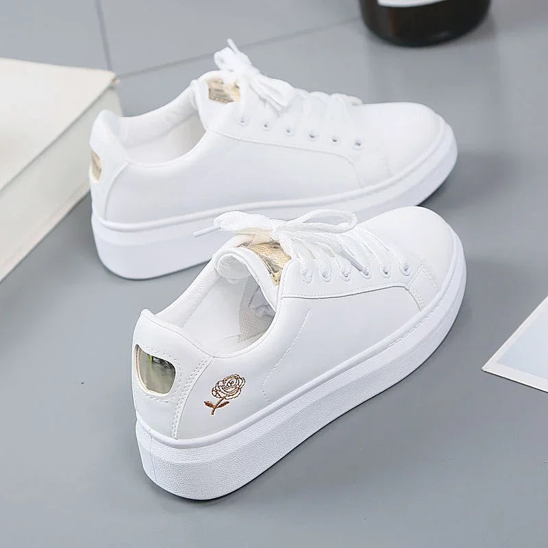 🌸👟 Γυναικεία Casual Sneakers με Κεντητά Λουλούδια – Άνεση & Ρομαντικό Στυλ! 👟🌸