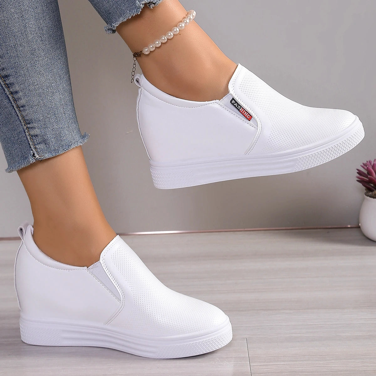 👟✨ Γυναικεία Λευκά Sneakers με Κρυφό Τακούνι – Στυλ & Άνεση σε Κάθε Βήμα! ✨👟