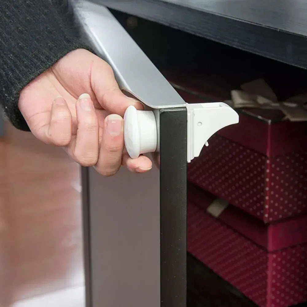 👶🔒 Baby Safety Lock – Αόρατη Μαγνητική Κλειδαριά για Συρτάρια & Ντουλάπια 🎯