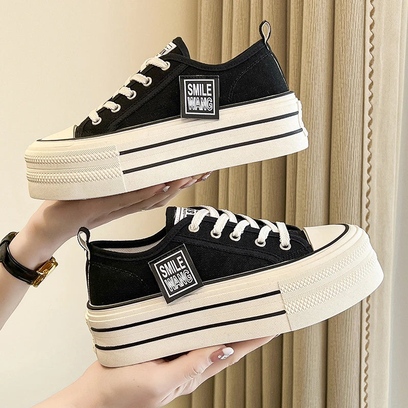🖤👟 Γυναικεία Μαύρα Canvas Sneakers με Πλατφόρμα & Κορδόνια 👟🖤