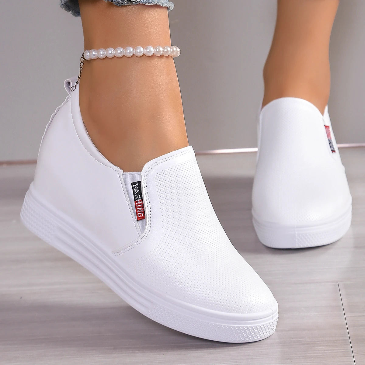 👟✨ Γυναικεία Λευκά Sneakers με Κρυφό Τακούνι – Στυλ & Άνεση σε Κάθε Βήμα! ✨👟