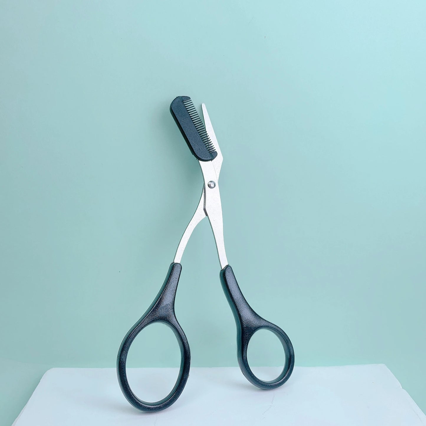 💖✂️ Ροζ Ψαλιδάκι Φρυδιών με Ενσωματωμένο Χτενάκι – Ανοξείδωτο Ατσάλι για Τέλειο Σχήμα & Ακρίβεια