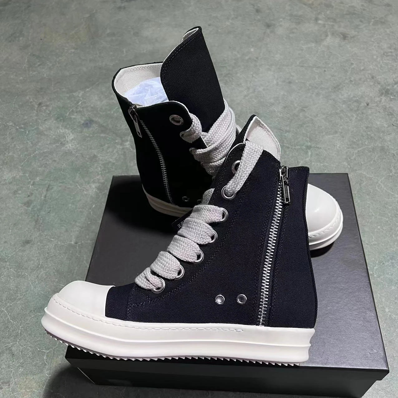 🖤👟 Designer High Top Sneakers – Jumbo Lace Up & Zip Style 👟🖤