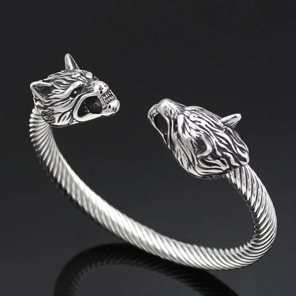 🐺 Viking Wolf “Geri & Freki” Stainless Steel Bangle – Ανδρικό Βραχιόλι Ανοξείδωτο με Κεφαλές Λύκων & Πατούσα Αρκούδας | Nordic Amulet Power