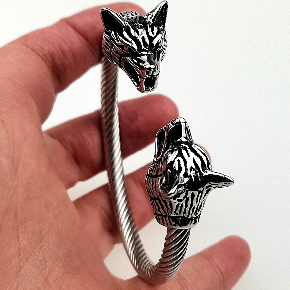 🐺 Viking Wolf “Geri & Freki” Stainless Steel Bangle – Ανδρικό Βραχιόλι Ανοξείδωτο με Κεφαλές Λύκων & Πατούσα Αρκούδας | Nordic Amulet Power