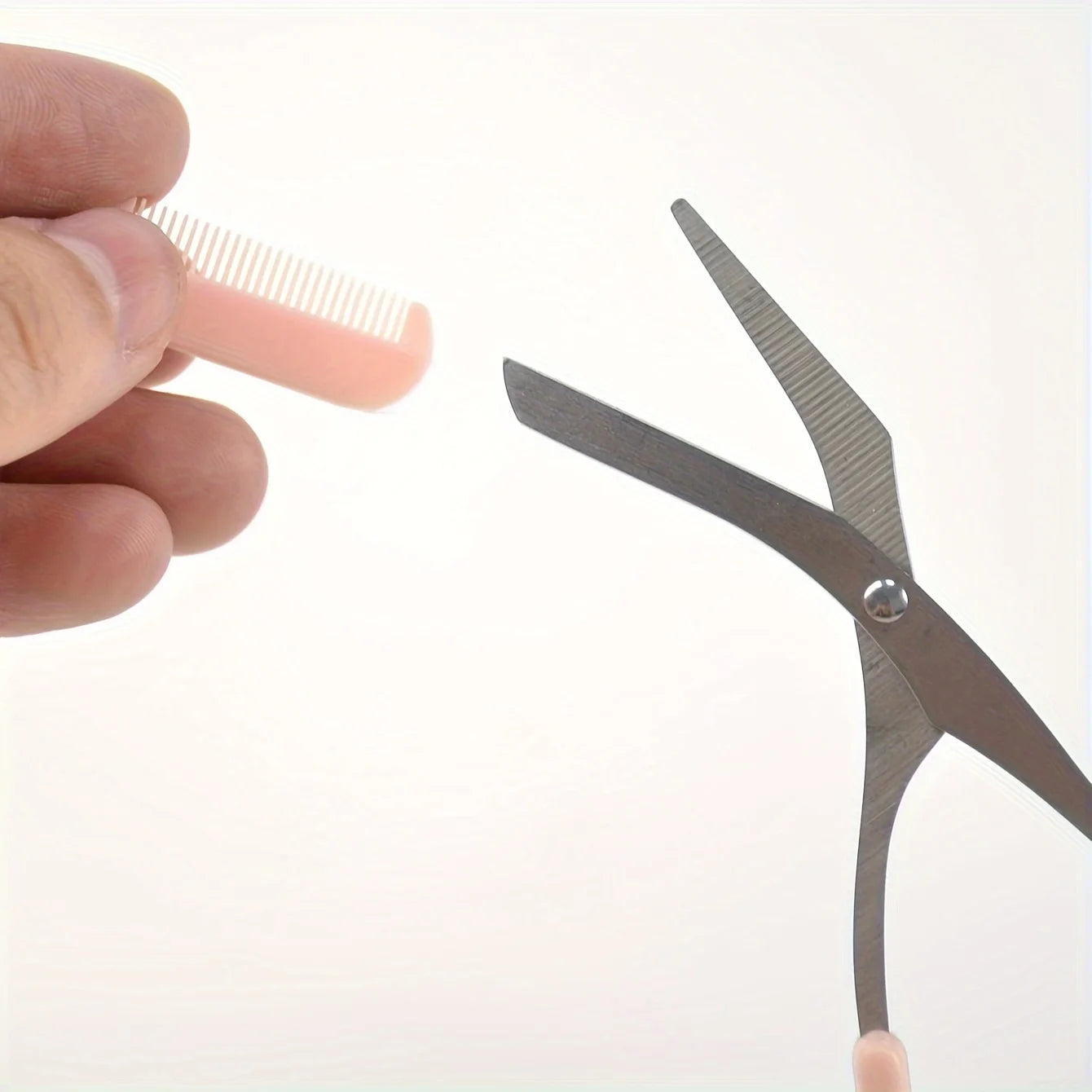 💖✂️ Ροζ Ψαλιδάκι Φρυδιών με Ενσωματωμένο Χτενάκι – Ανοξείδωτο Ατσάλι για Τέλειο Σχήμα & Ακρίβεια